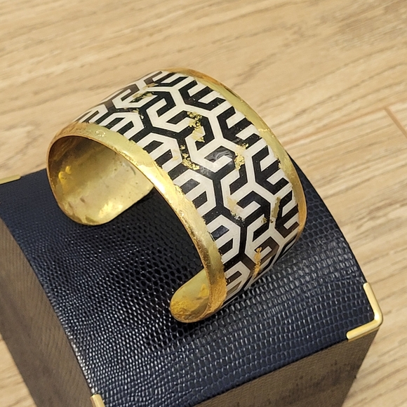 Evocateur Hera Cuff - Picture 6 of 12